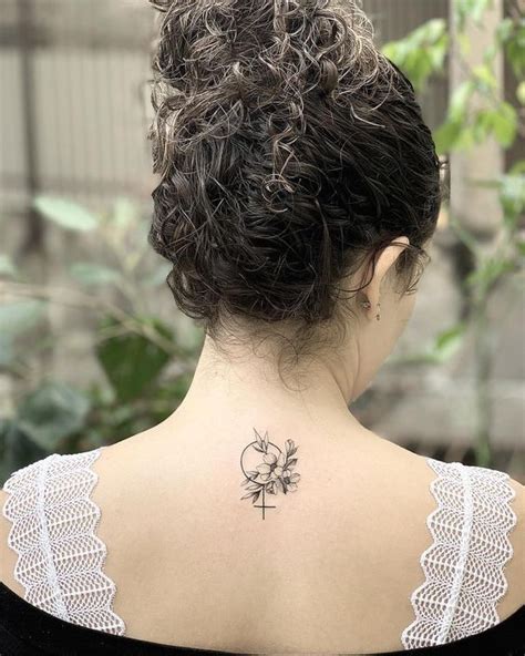 tatuagens costas femininas|60 inspiraçōes para tatuagens femininas nas costas